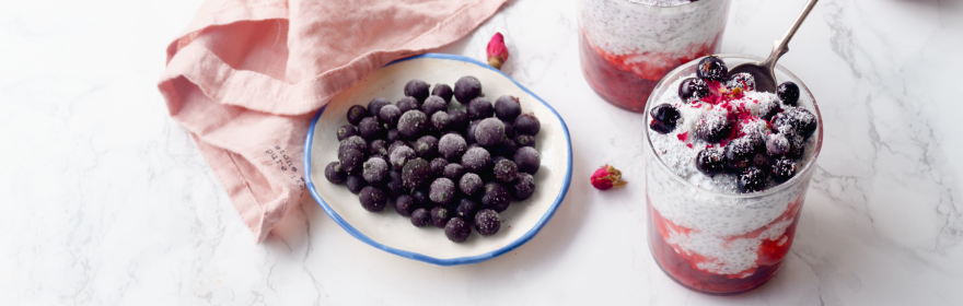 Ambrosia Yoghurt Pots with Berry & Dark Chocolate - Recipe by Everee Women